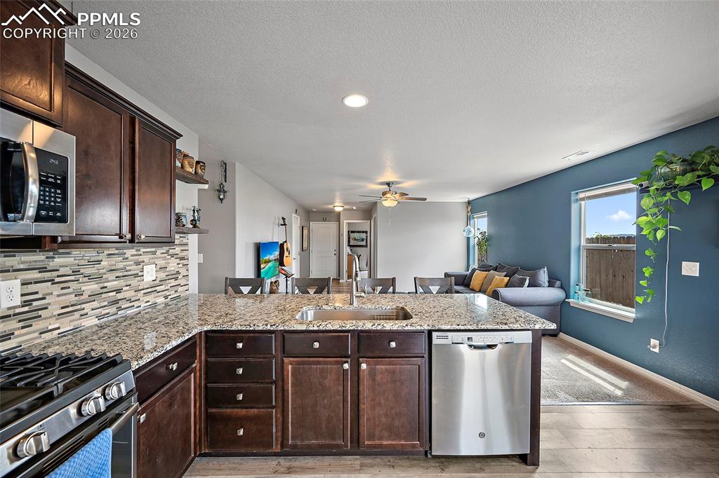 Image 18 of 37: Kitchen