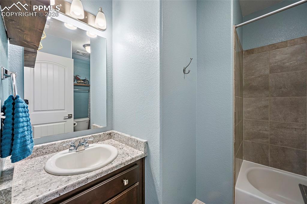 Image 7 of 37: Bathroom