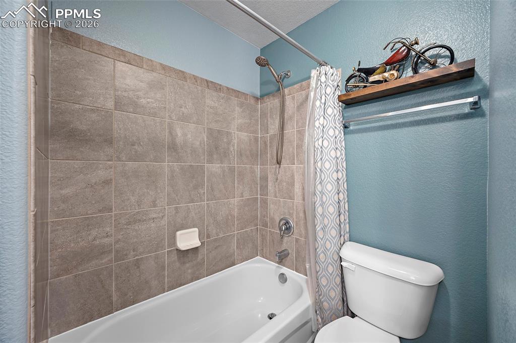 Image 8 of 37: Bathroom