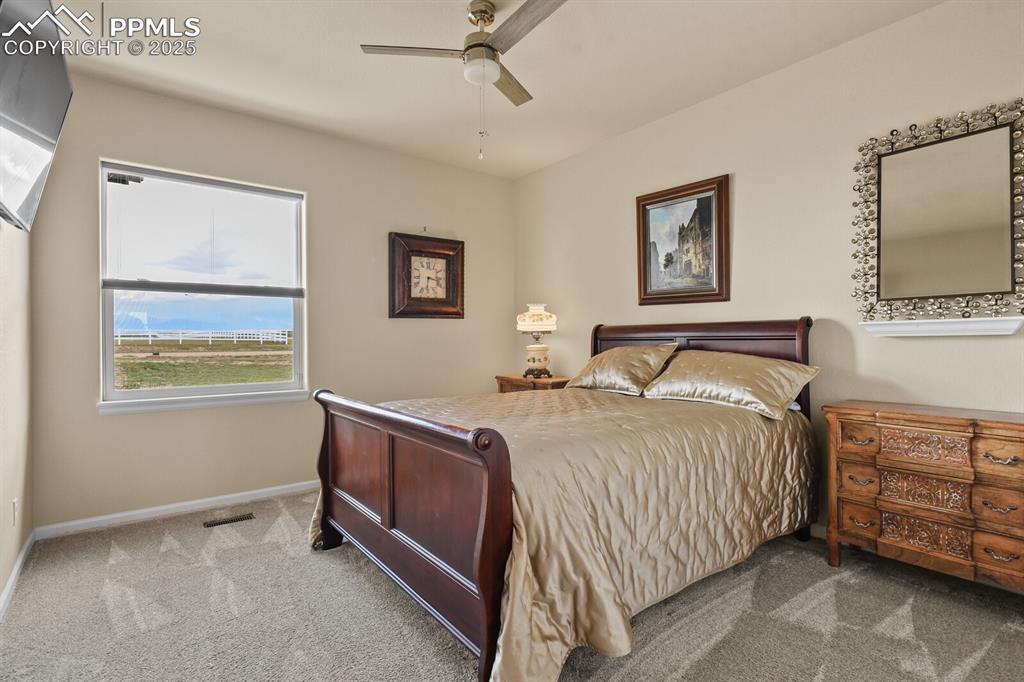 Image 25 of 50: Bedroom