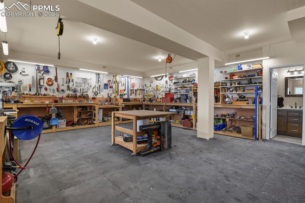 Image 39 of 50: Workshop