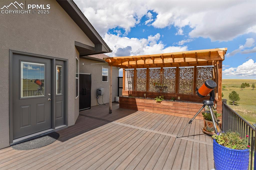 Image 45 of 50: Deck