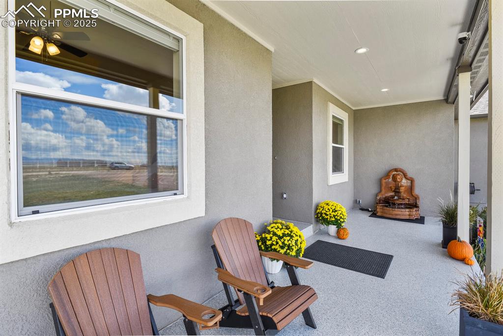 Image 5 of 50: Patio