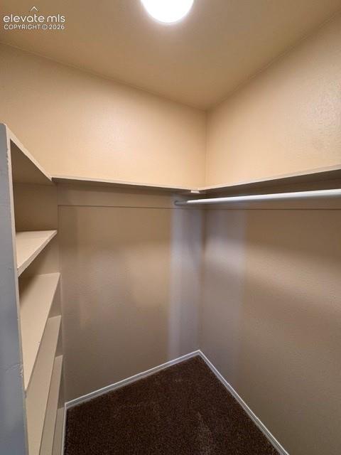Image 14 of 25: Closet