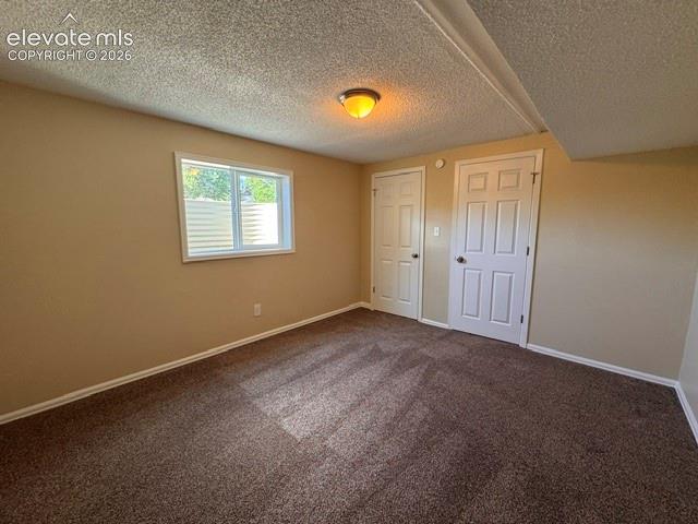 Image 21 of 25: Bedroom