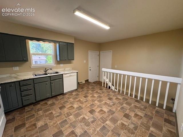 Image 4 of 25: Kitchen
