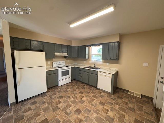 Image 5 of 25: Kitchen