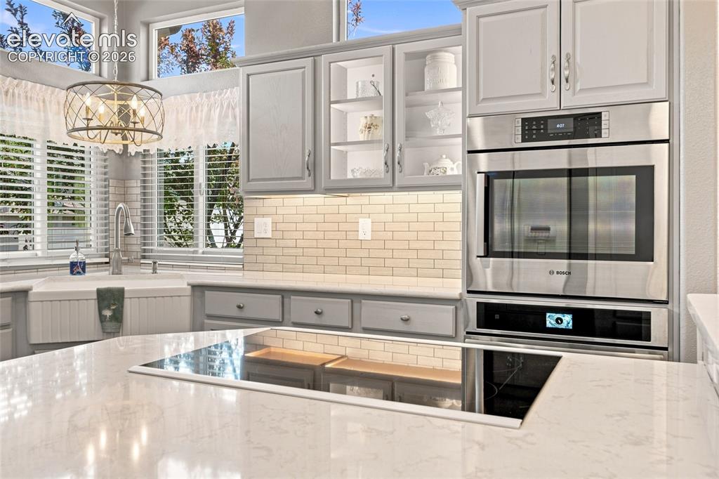 Image 15 of 50: Kitchen