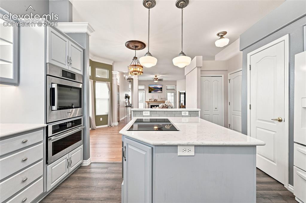Image 17 of 50: Kitchen