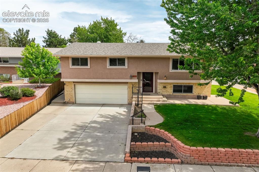 Image 1 of 50: Great curb appeal!