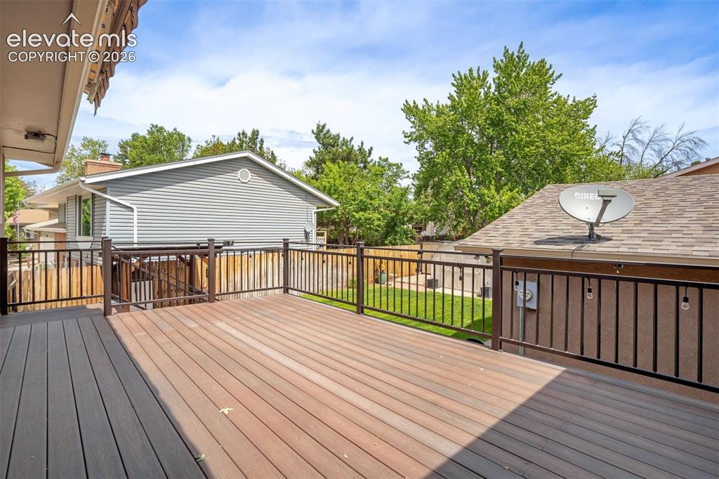 Image 36 of 50: Spacious Composite Deck