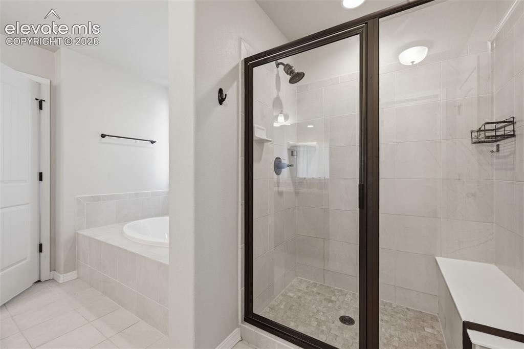 Image 17 of 38: Bathroom