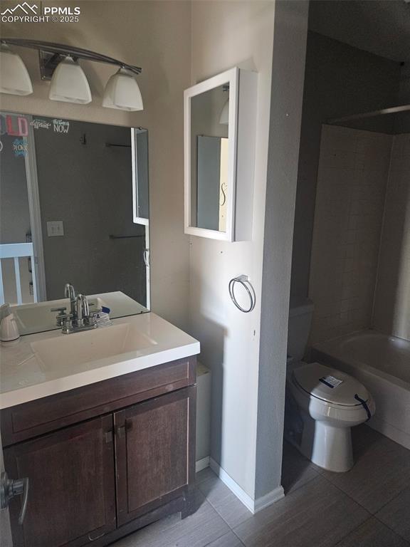 Image 16 of 20: Bathroom