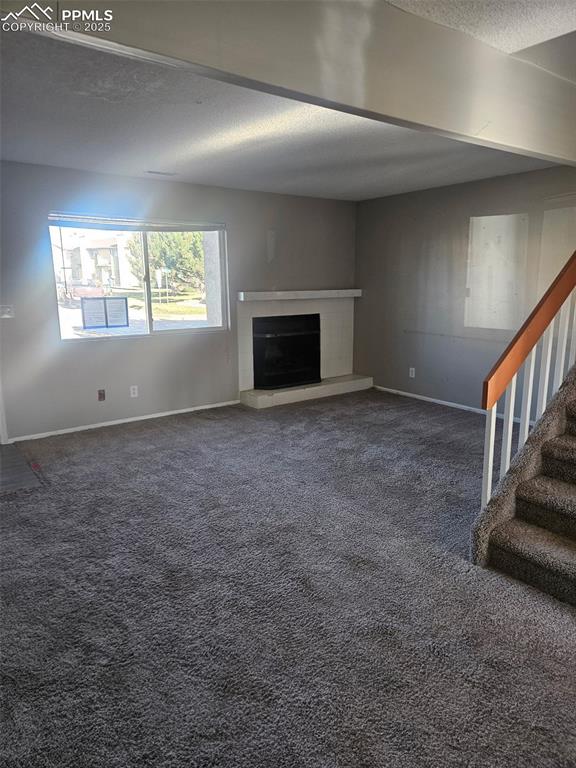 Image 4 of 20: Living Room