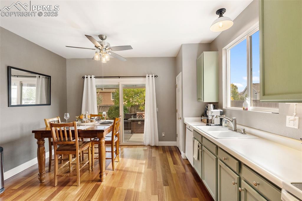 Image 15 of 45: Kitchen