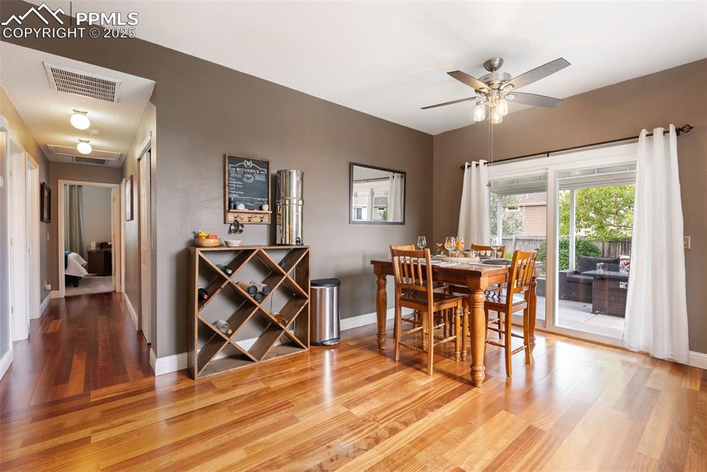 Image 20 of 45: Dining Area