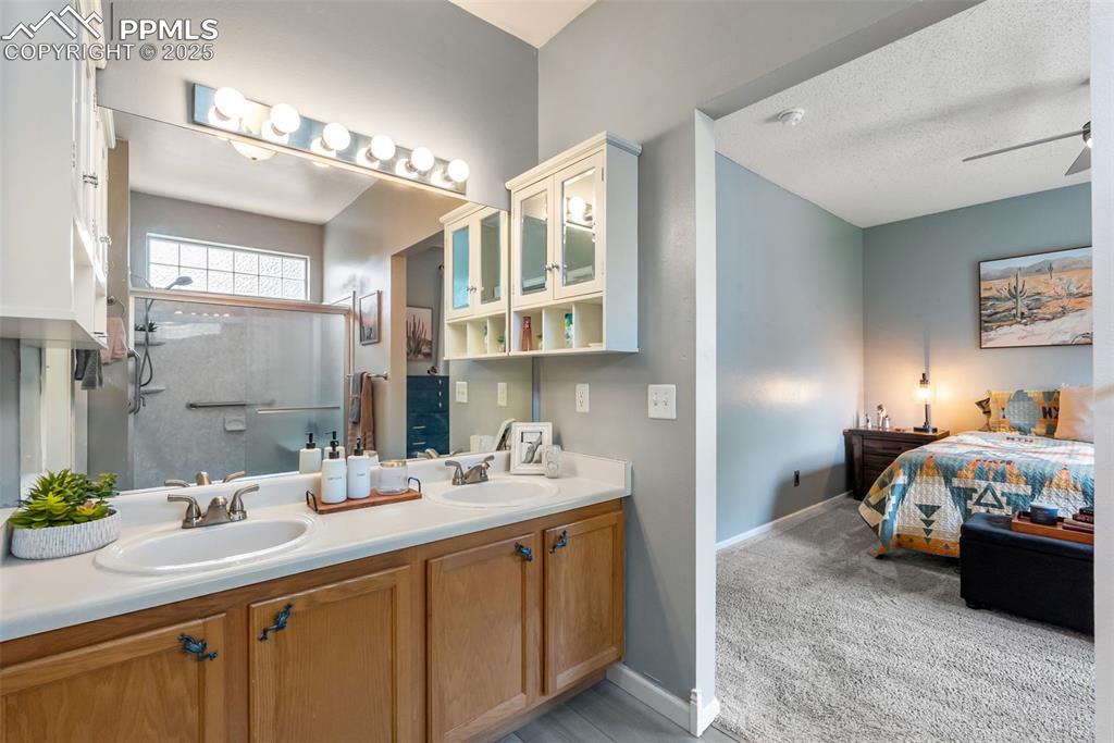 Image 27 of 45: Bathroom