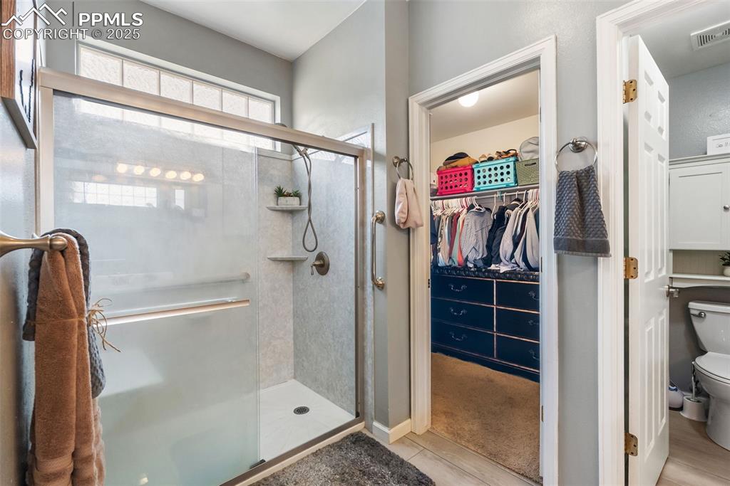 Image 29 of 45: Bathroom