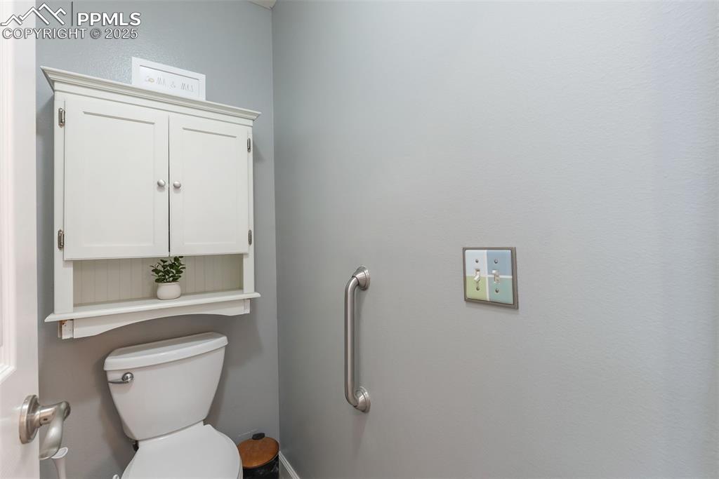 Image 30 of 45: Bathroom