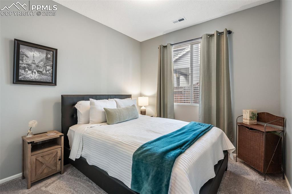 Image 31 of 45: Bedroom