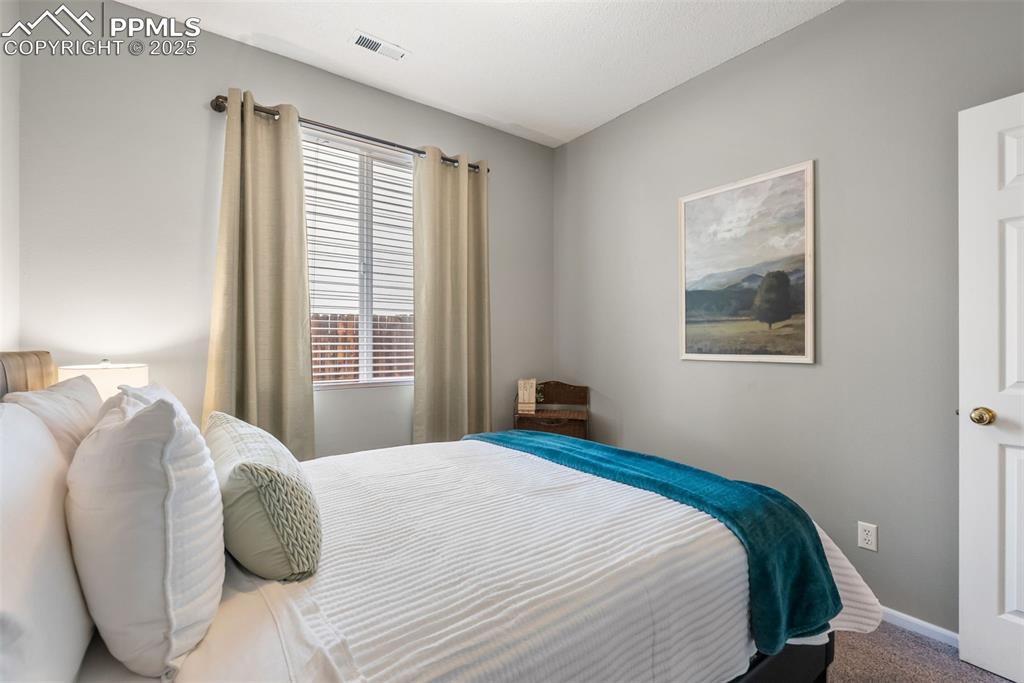 Image 32 of 45: Bedroom