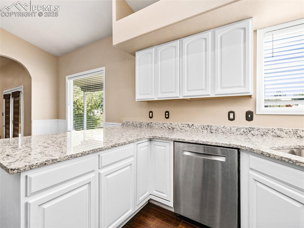 Image 10 of 38: Kitchen