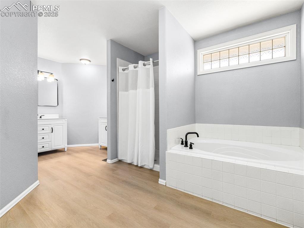 Image 21 of 38: Bathroom