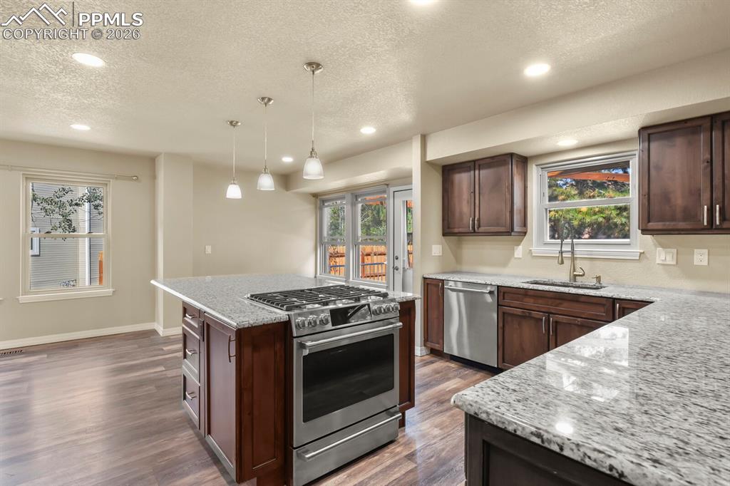 Image 11 of 43: Kitchen