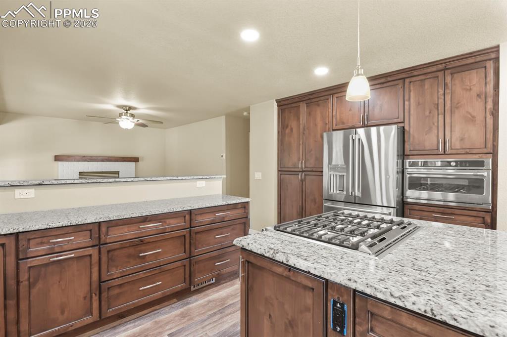 Image 13 of 43: Kitchen