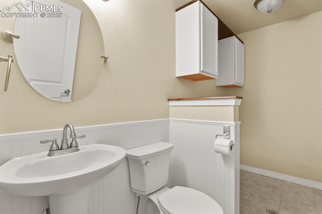 Image 17 of 43: Bathroom