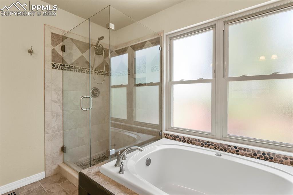 Image 21 of 43: Bathroom