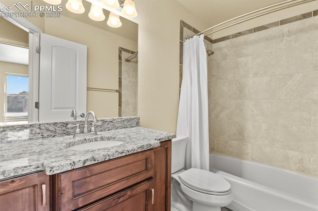 Image 27 of 43: Bathroom