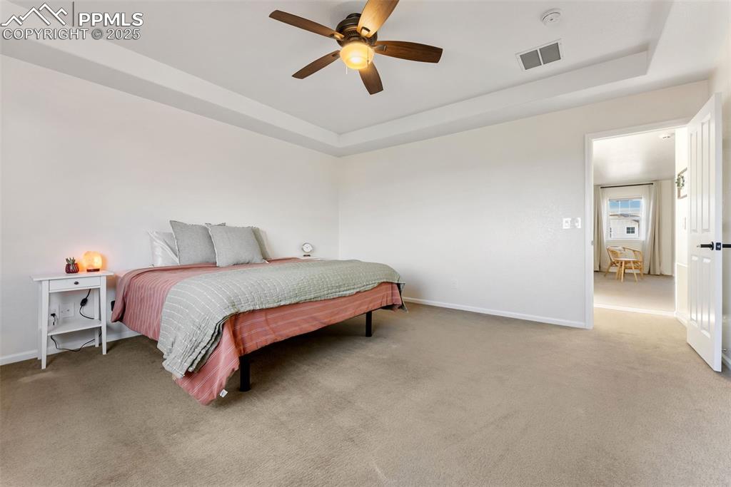 Image 14 of 50: Bedroom