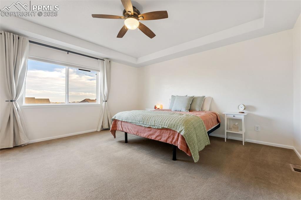 Image 15 of 50: Bedroom