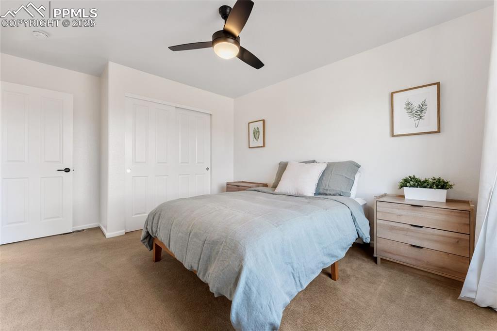 Image 20 of 50: Bedroom