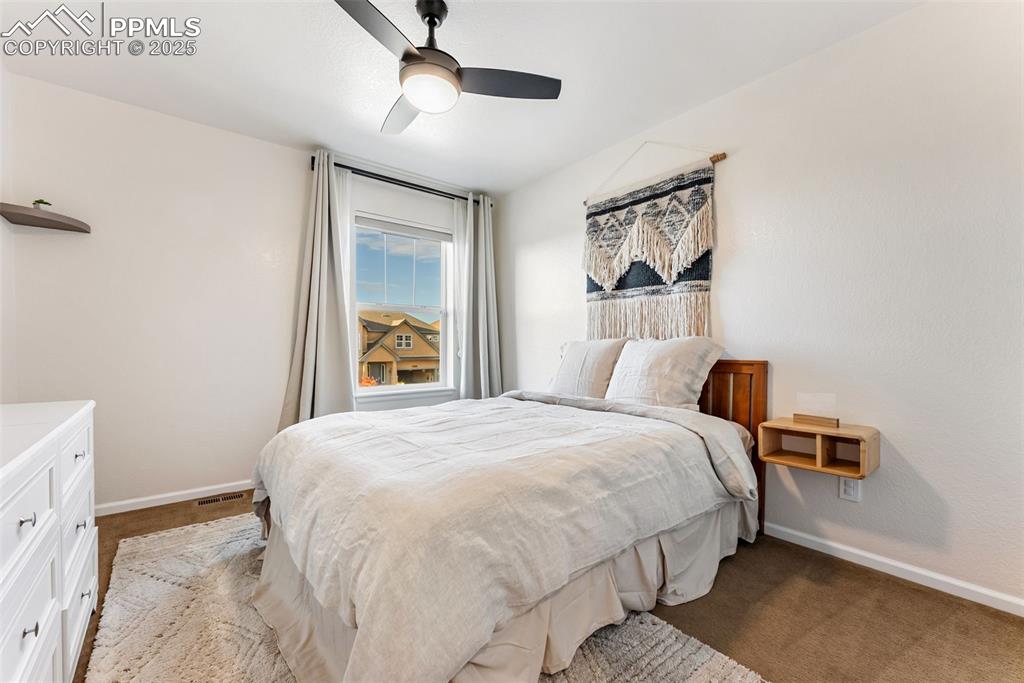 Image 26 of 50: Bedroom