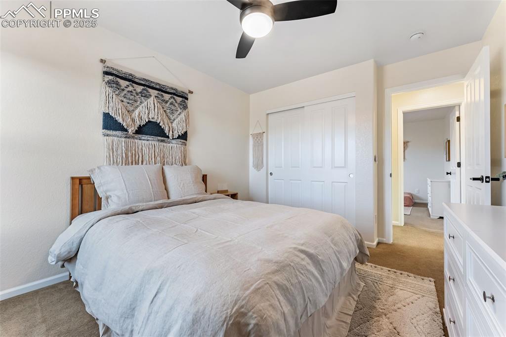 Image 27 of 50: Bedroom