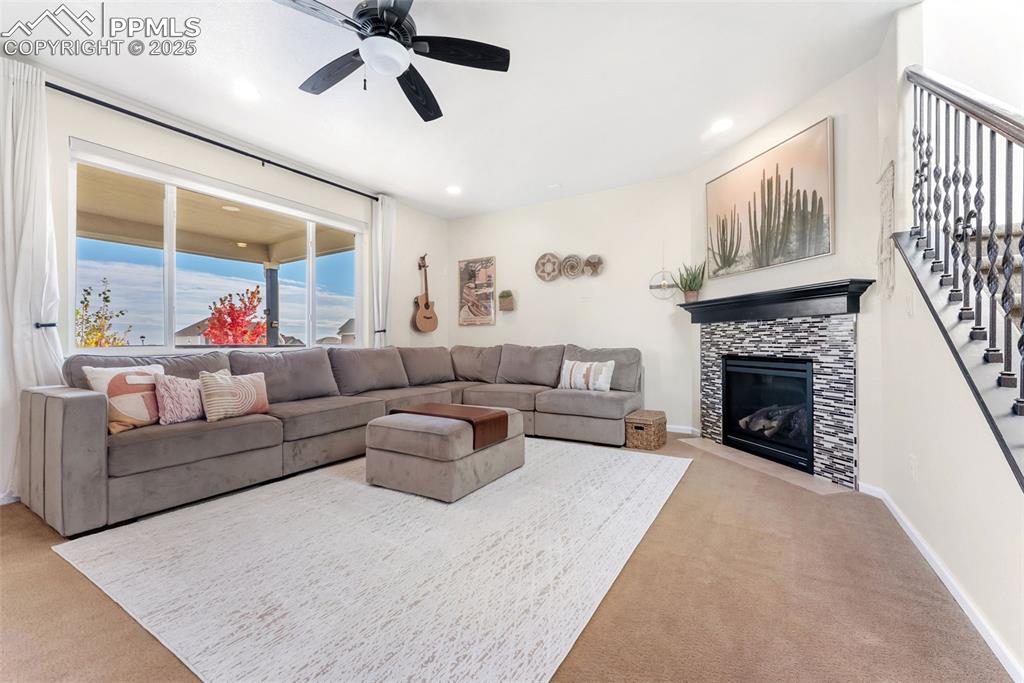 Image 3 of 50: Living Room