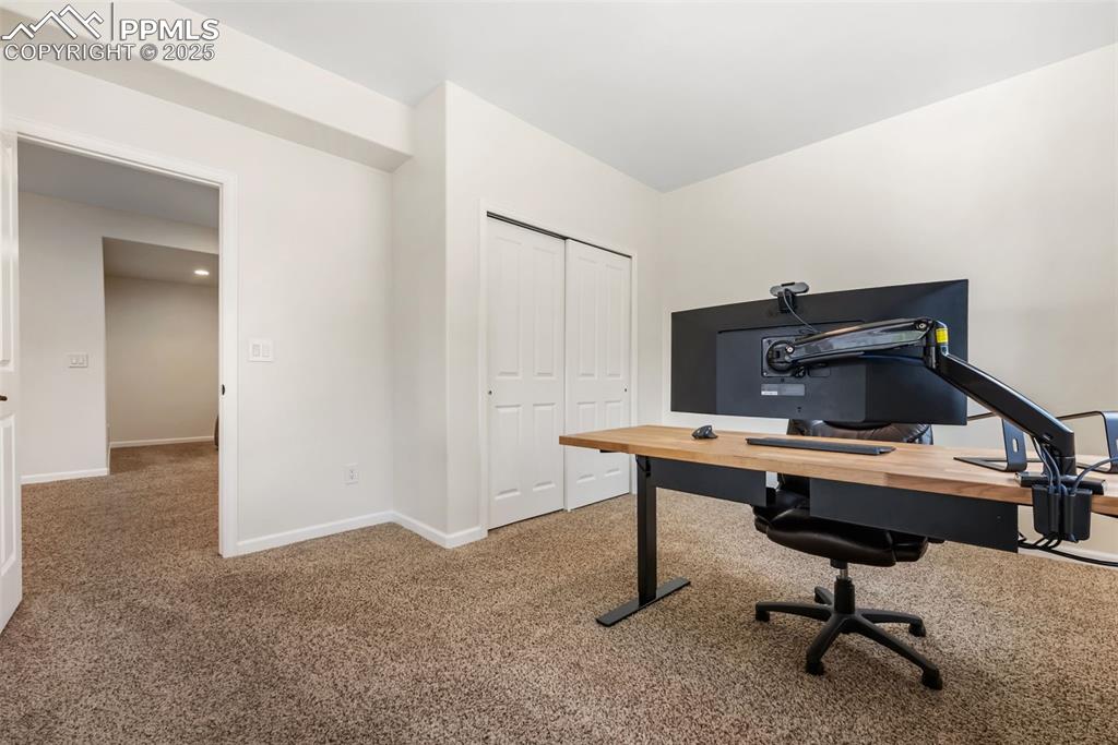 Image 31 of 50: Office