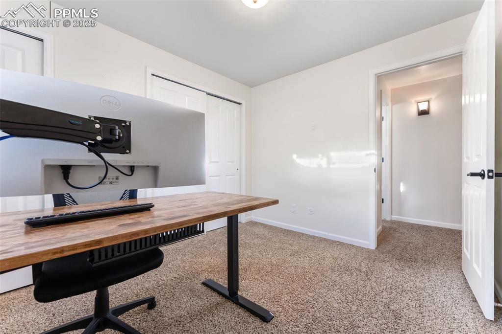 Image 36 of 50: Office