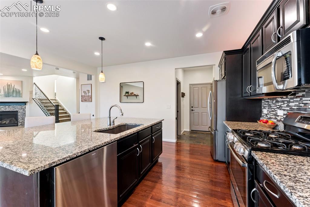 Image 6 of 50: Kitchen