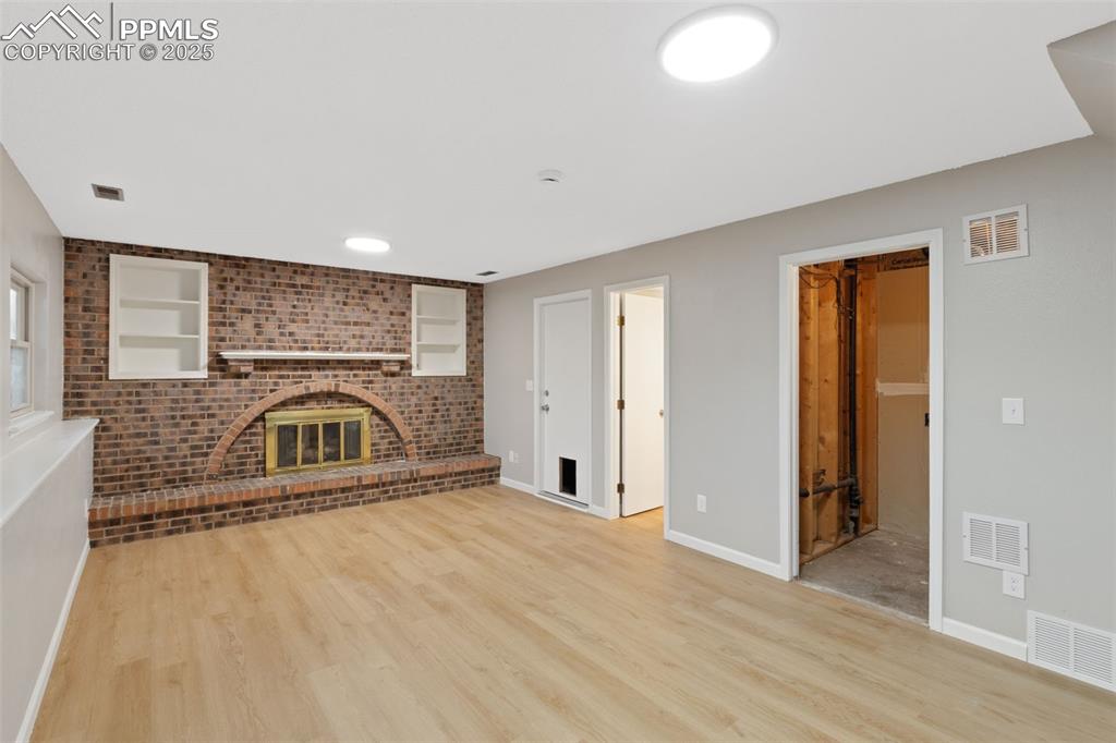 Image 14 of 26: Family Room