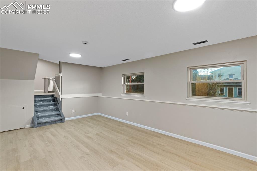 Image 16 of 26: Family Room