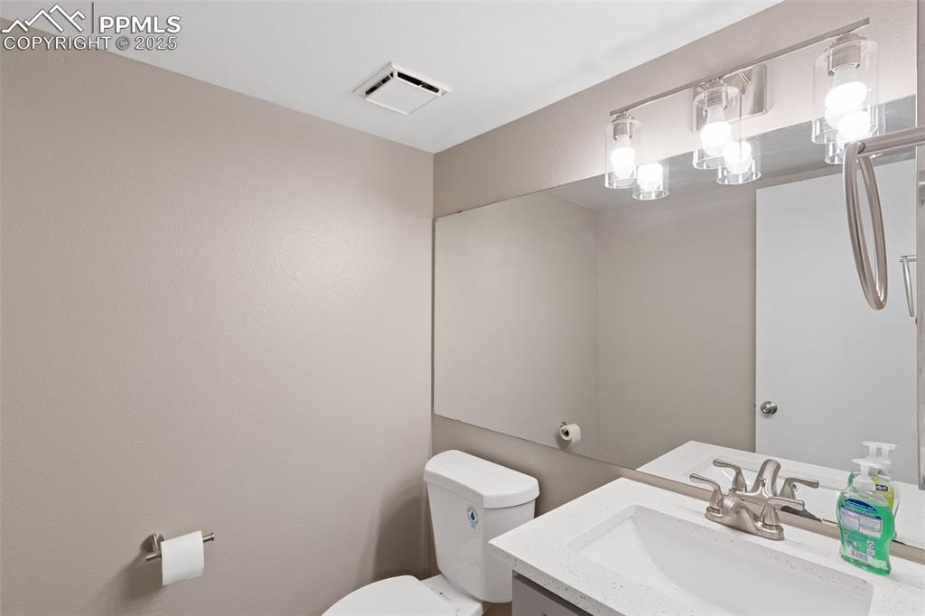 Image 17 of 26: Bathroom