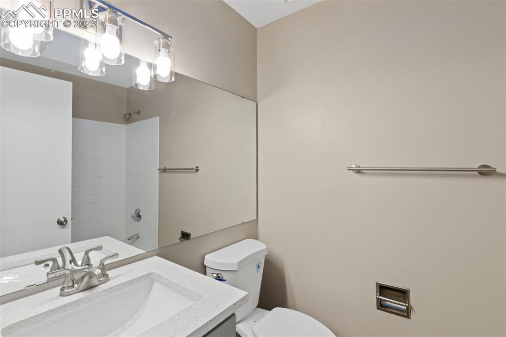 Image 20 of 26: Bathroom