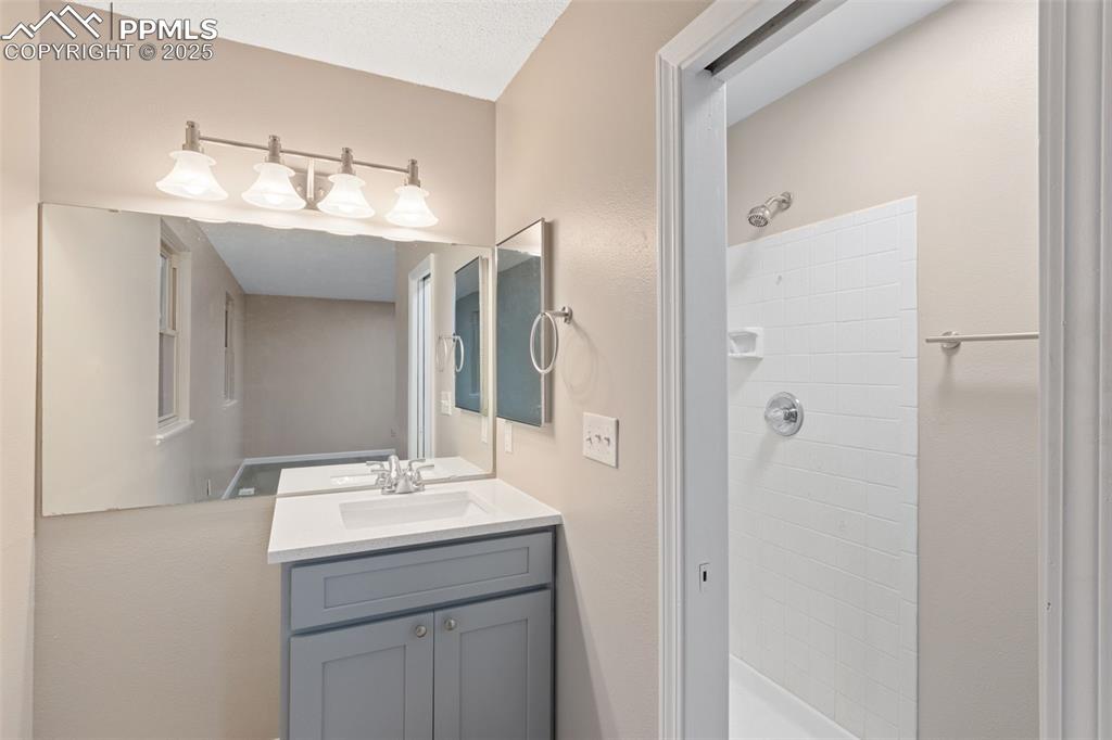 Image 23 of 26: Bathroom