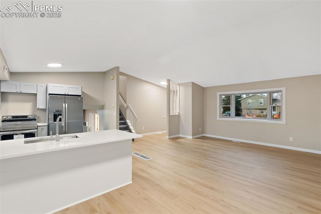 Image 9 of 26: Kitchen