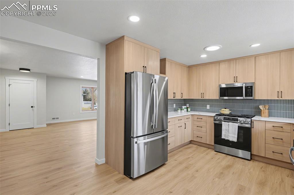 Image 13 of 47: Kitchen