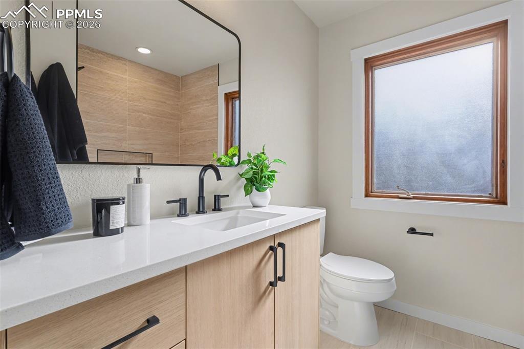 Image 24 of 47: Bathroom