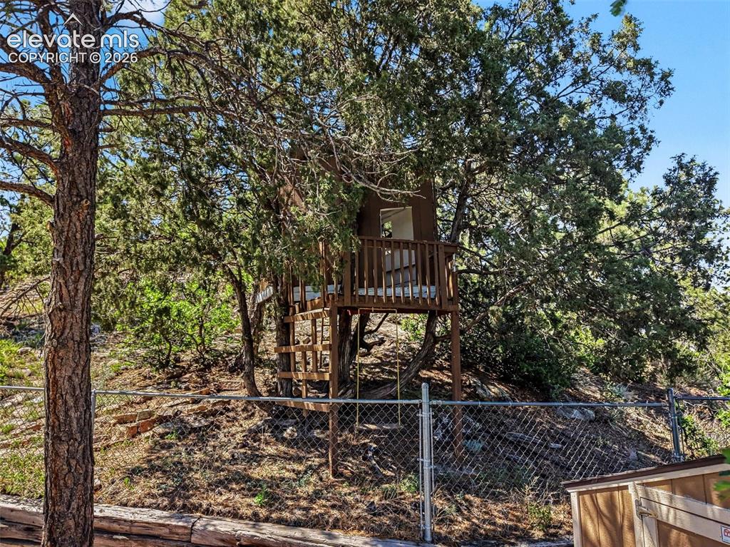 Image 38 of 42: tree house